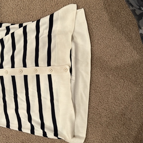 Half Button Down V-Neck TALBOTS Top Size MP - Picture 3 of 3